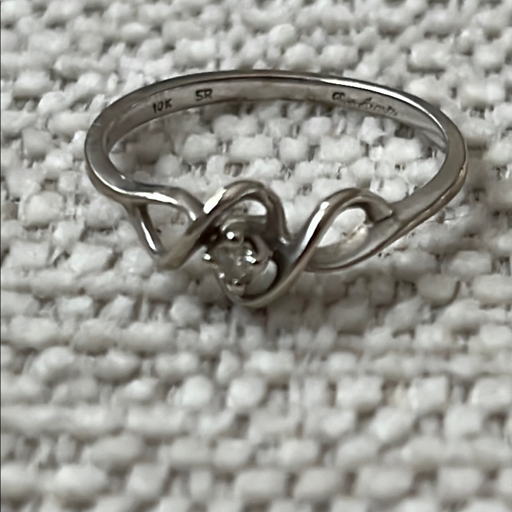 Vintage Size 7.5 Barley Used 10k White Gold Real Diamond Ring